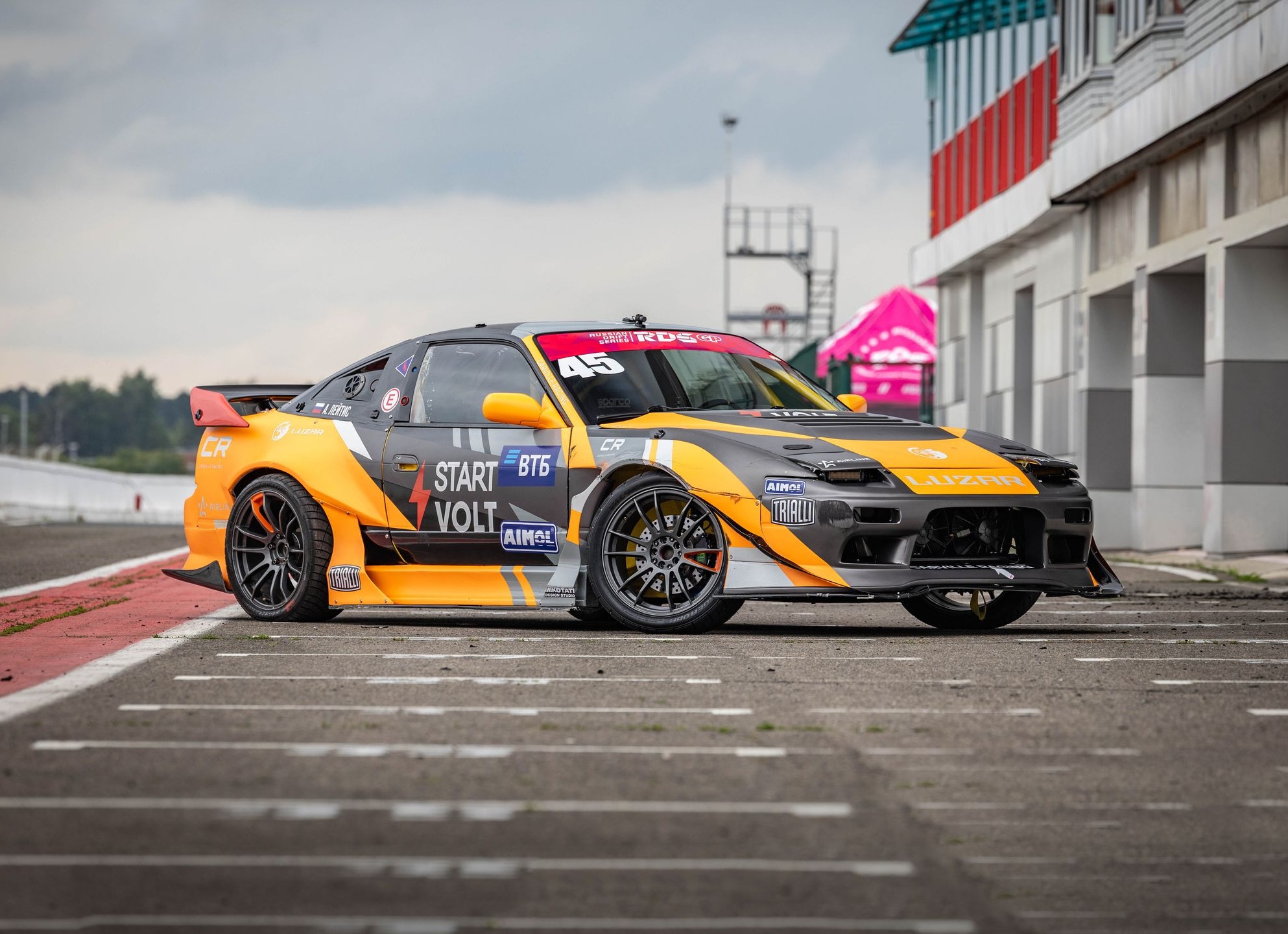 Почти тысяча лошадиных сил и холодильник из Формулы 1: тюнинг Nissan 200SX для RDS GP